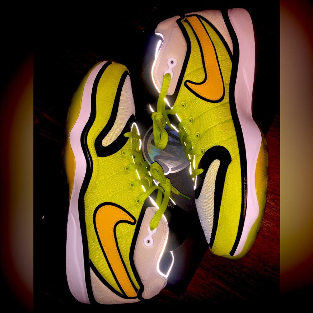 Nike G.T. Hustle 2 / size 13 :Volt Green/Yellow/White/Black
